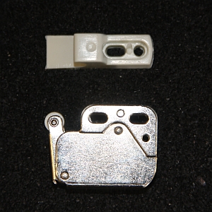 FJÄDERLUCKLÅS VITT