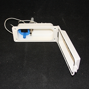 SERVICELUCKA FÖR DUSCHANSLUNING MED BRYTARE