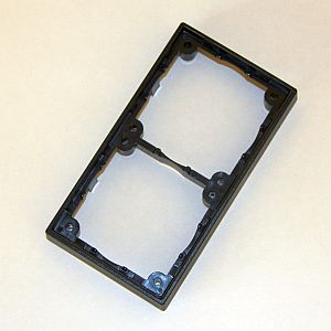 Distans ram dubbel svart hög